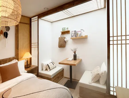Under the banyan tree, there is a home stay (Guanyinqiao 9th Street store)