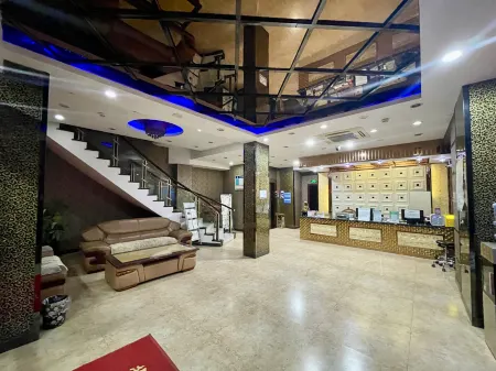 Hongdu Business Hotel Отели рядом с достопримечательностью «The White Cloud Cliffs»