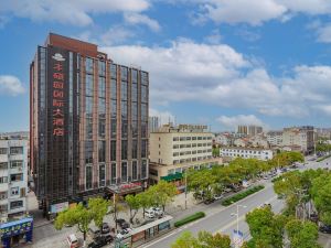 Zhongxiang Fengshuoyuan International Hotel (Zhongbai Plaza Bus Terminal)