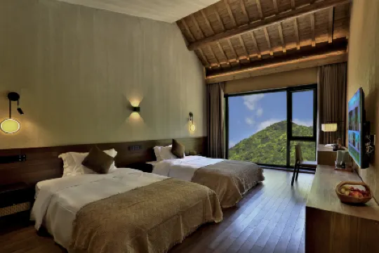 live in the mountains Отели рядом с достопримечательностью «Fangyukong Yanjiyou Capsule Bookstore»