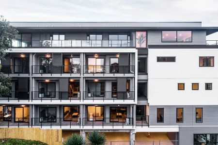 Sunrise Garden Suites Отели в г. Орева