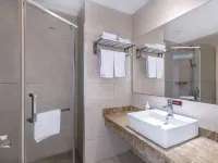 Tuk China Light Residence Hotel (Taizhou Luqiao Airport Branch) Hotels near Tangwu Yuanling Chen Yingfu Tomb