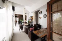 Guyan Huaxiang Jiangnan Hostel