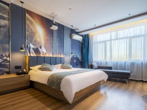 Grey Whale Intelligent Hotel (Lixian Government)