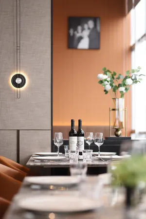 CNHOL Hotel (Guiyang Penshuichi Dashizi) Отели рядом с достопримечательностью «Jiaxiu Square Public Lavatory»