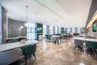 Atour Hotel, located above the fountain in Guiyang's Grand Cross Square - breakfast
