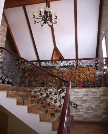 Pengzhou Bordeaux Homestay Отели рядом с достопримечательностью «Gexian Mountain»