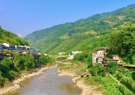 Chishui Xinmengyuan Hotel Отели рядом с достопримечательностью «Chishui Danxia Tourist Area Buddha Light Rock»