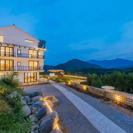 Far away Отели рядом с достопримечательностью «Liuyin Former Residence»