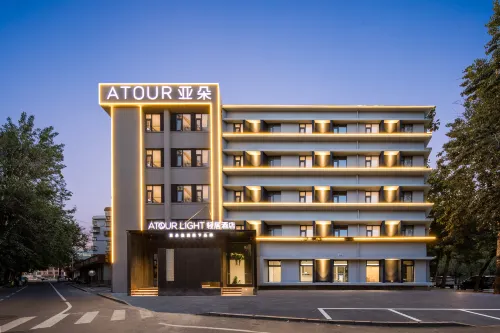 Jinan Daming Lake Scenic Area Furong Street Light Residence Hotel