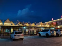 Qilian Country Guest House (Zhuoer Mountain Resort) - parking