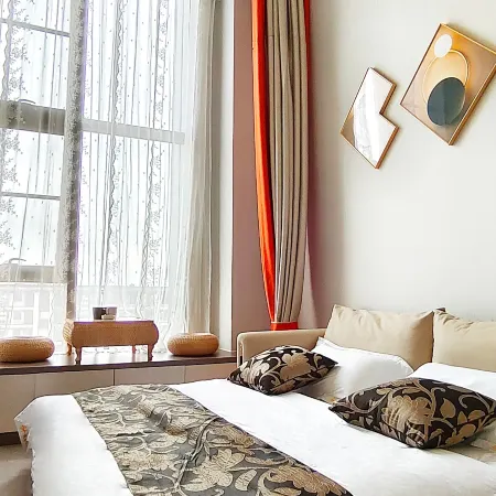 Lakeside Holiday Hotel (Kunming Sunac Dianchi Houhai Branch)