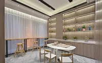Happy Aile Hotel (Hezhou Lingfeng Square)