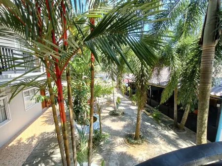 Roomy Guesthouse Koh Rong