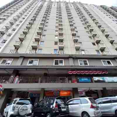 OYO Life 92978 Apartement Gateway Cicadas by Az Pro Hotel Exterior