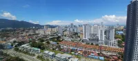 Stylish 2BR at Urban Suite With Infinite Pool