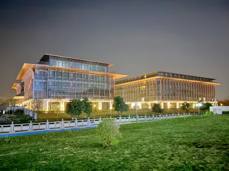 LN DONGFANG Changzhou Island Guangzhou（Guangzhou Higher Education Mega Center） Отели рядом с достопримечательностью «Guangdong University of Foreign Studies (South Campus)»