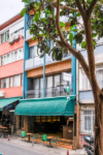 Elephant In The Room Hotels in der Nähe von Kalamis Pharmacy