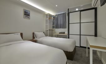 Eight Rest Hostel Myeong-dong