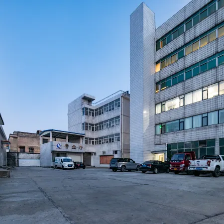 Junyi Hotel (Gucheng Railway Station Sanhuan Cheqiao Industrial Park)