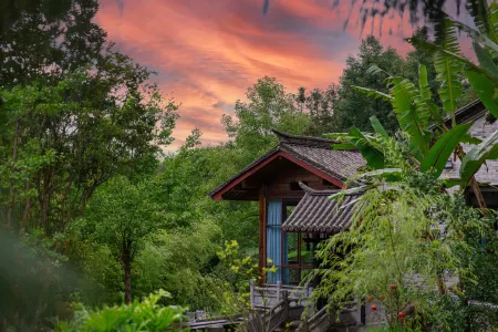 Tengchong Yubi Ancient Road · Forest Hot Spring Inn