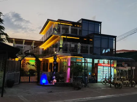 Coral Sea B&B Отели рядом с достопримечательностью «Denglou Cape»