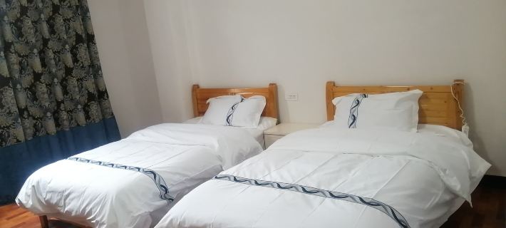 Luoping Mountain foot Renjia Station Hotels in Luoping County