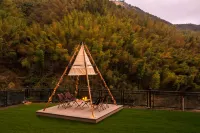 "Cloudward Mountain View Guesthouse"