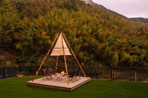 "Cloudward Mountain View Guesthouse"