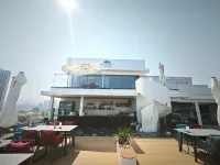 Half mountain Hotel Hotels in Mile City