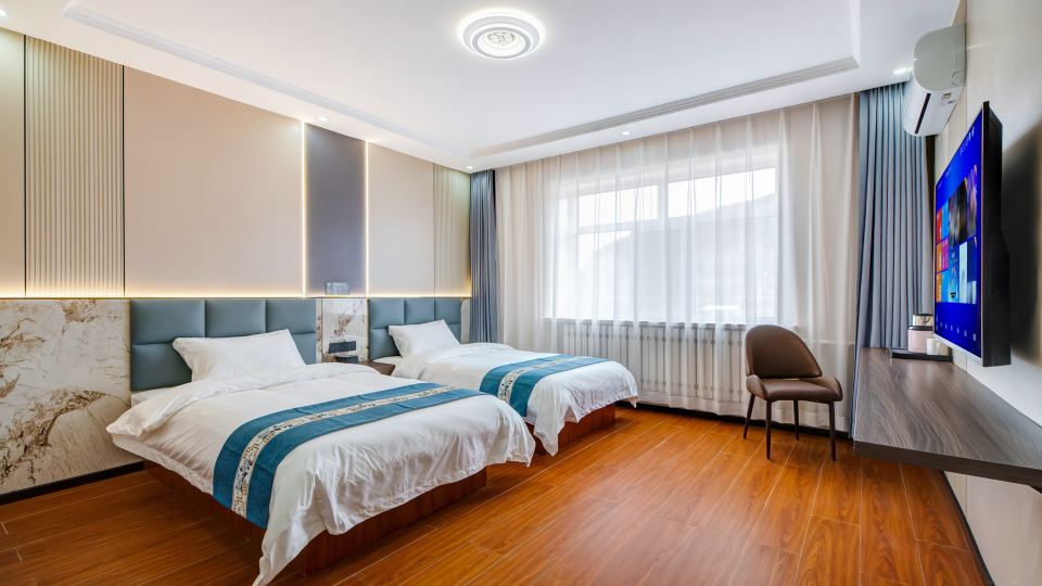 Genhe Xuexiang Junlai Hotel