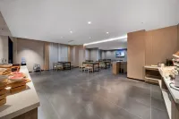 QIANNA HOTEL GLORIOUS (Xinxiang Vocational and Technical College Pingyuan Lake Campus Store)