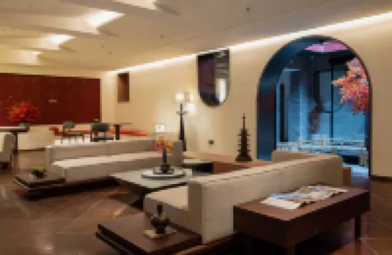 鳳朝陽デザイナーズホテル（煙台駅第一海水浴場）