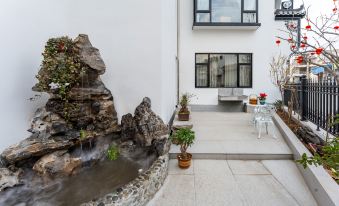 Zijingge Homestay (Hongwan Scenic Area Branch)