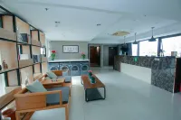 Zhenjiang Kaitai Hotel (Zhenjiang Railway Station Wanda Plaza)