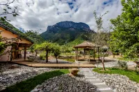 Cloud Chaser's Starry Lake Retreat (Luguhu Nise Pier) Hotel a Lugu Lake Mt.Nisaigemu Goddness Cave Cable Car