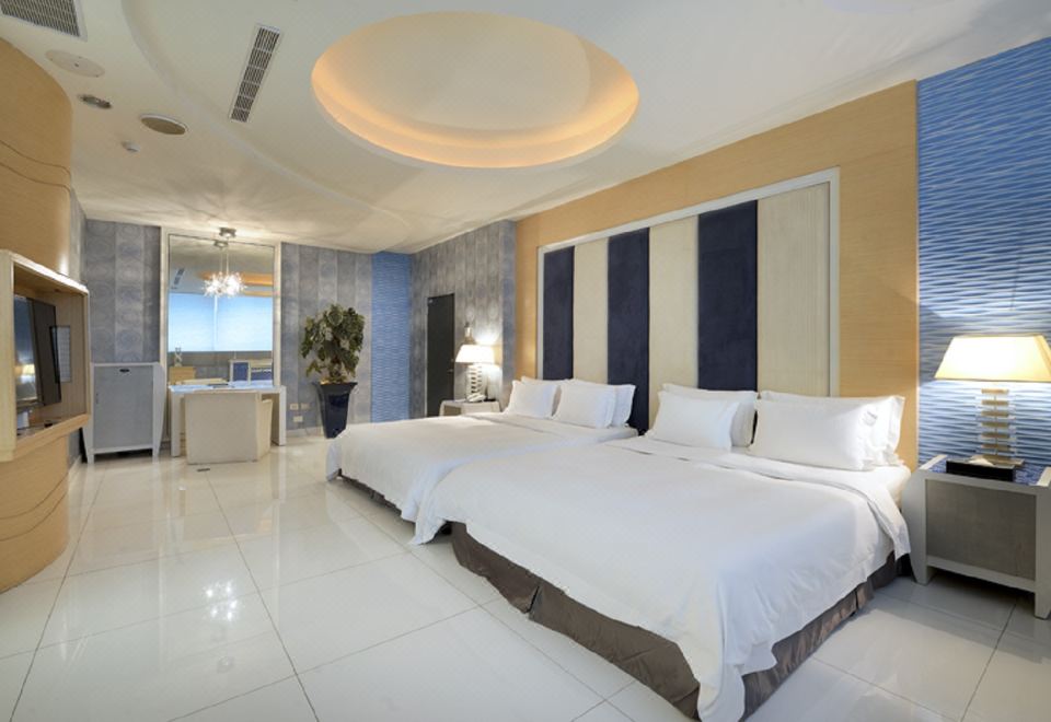 OHYA Chain Boutique Motel의 주차장