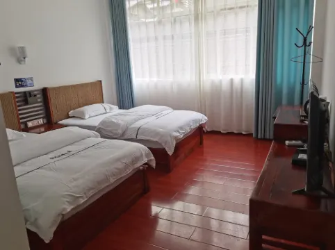 Gongshan Dulongjiang Panjia Inn