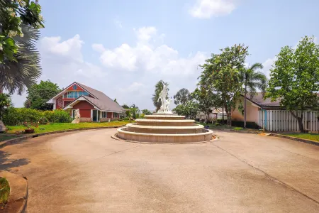 OYO 926 Sydney Resort Отели в г. Phak Hai