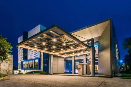 Seabed Grand Hotel Phuket Отели рядом с достопримечательностью «Old Phuket Town»