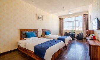 Qujing Kaijing Holiday Hotel