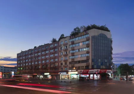 Chenyue Hotel (Chengdu Southwest University of Finance and Economics Subway Station) Отели рядом с достопримечательностью «Сычуаньский Университет педагогического Экспериментального Иностранного Языка (Западный Ка»