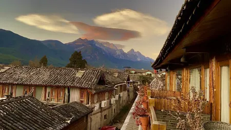 Autumn Moon in Baisha Отели рядом с достопримечательностью «Blue Moon Valley»