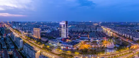 Yangzhou Jinling  Hotel (Yangzhou Slender West Lake Branch) Отели рядом с достопримечательностью «Former Residence of Zhu Ziqing»