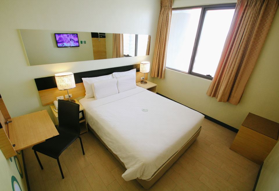 5. 고 호텔스 일로..