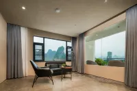 Qijing Mountain Court Hotel (Yangshuo Shili Hualang Yulong River)