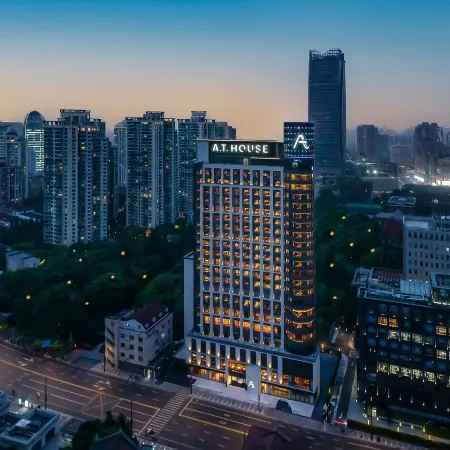 Shanghai Xujiahui A.T.HOUSE Jia Di Hotel Отели рядом с достопримечательностью «Станция метро Xujiahui»