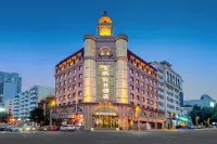 โรงแรมฮอลิเดย์ อินน์ ฮาวบิน (สถานีรถไฟพิพิธภัณฑ์สถานีรถไฟใต้ดิน ฮาร์บิน) โรงแรมใกล้มหาวิทยาลัยเทคโนโลยีฮาร์บิน