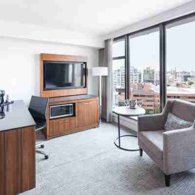 DoubleTree by Hilton Hotel & Suites Victoria Rooms