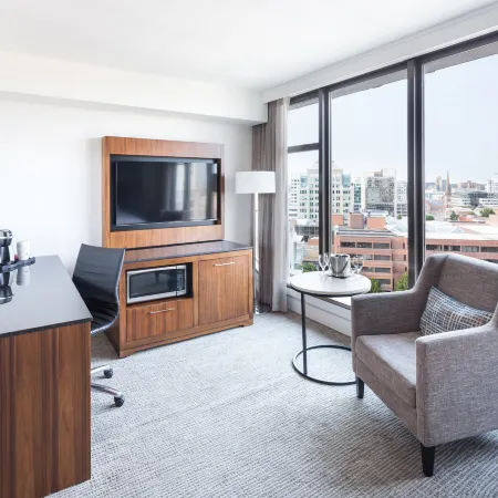 DoubleTree by Hilton Hotel & Suites Victoria